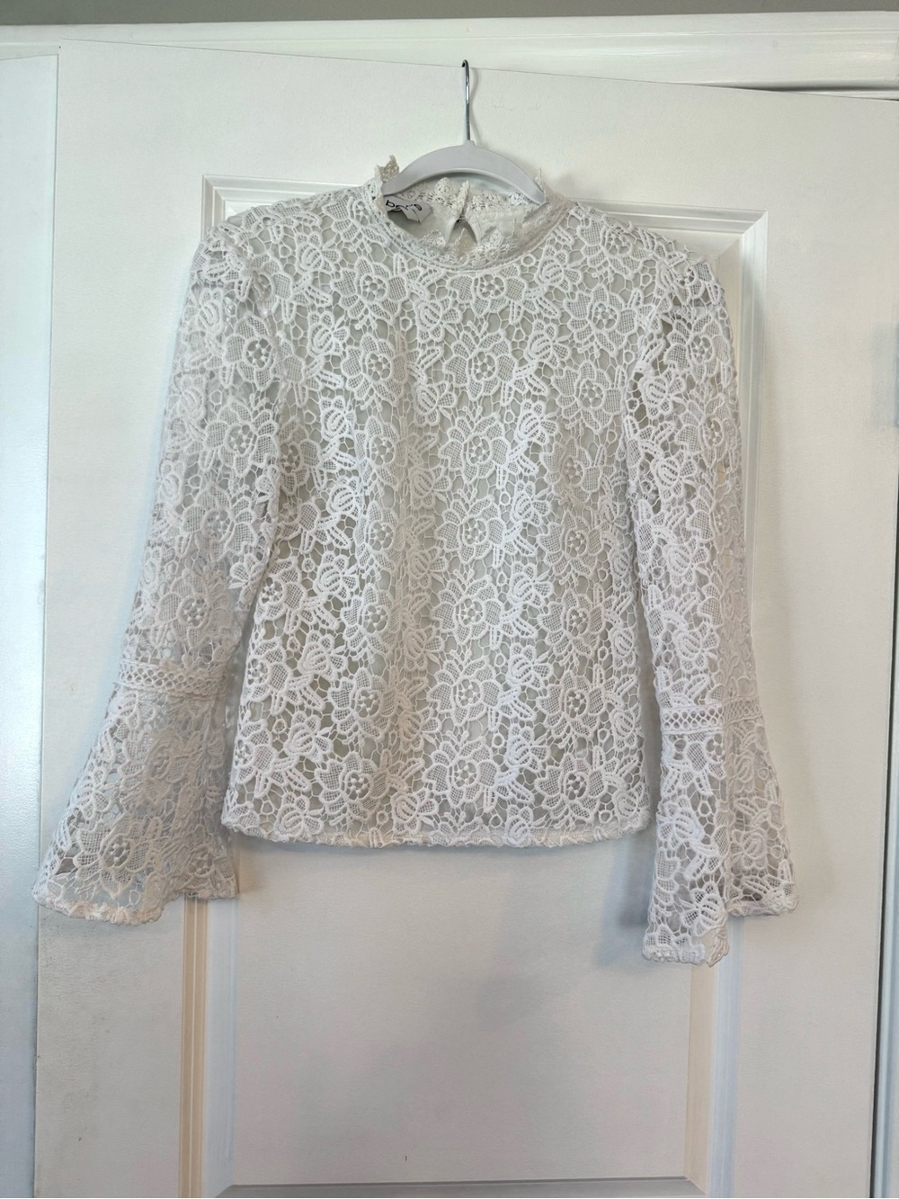 bebe White Floral Lace Bell-Sleeve Blouse